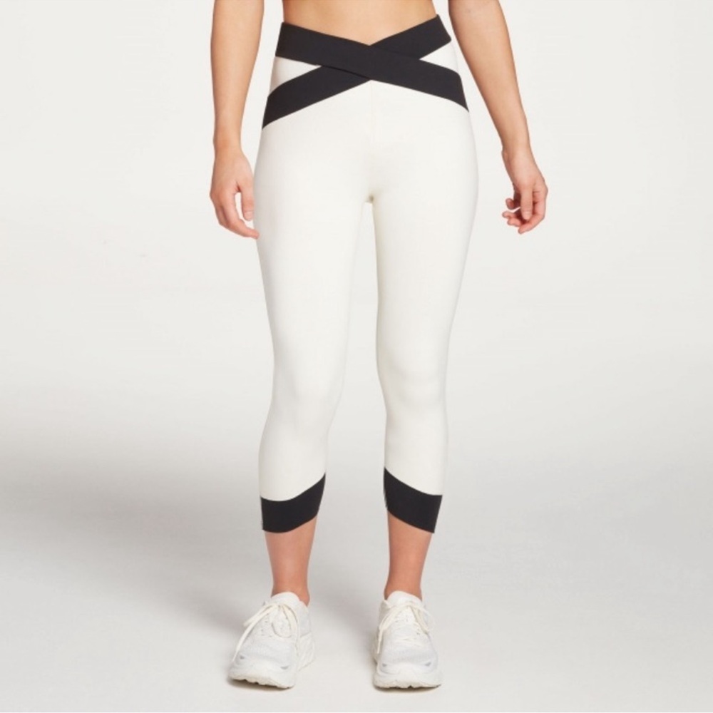 CALIA essentials‎ cross capri leggings New
